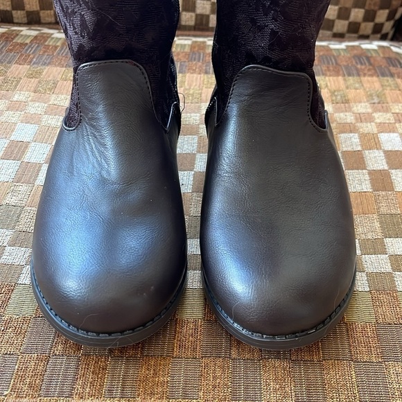 Brand New Michael Kors Girls Dark Brown Zip Up Tall Boots w/ Gold Tone Accents - Picture 5 of 16